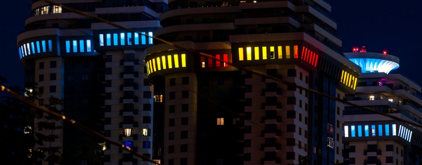 Complejo residencial en Rusia usó las luces Exterior 200 de Martin Professional en la celebración de la final de la Copa Mundial 2014.