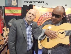 Manuel Rodríguez III y Stevie Wonder