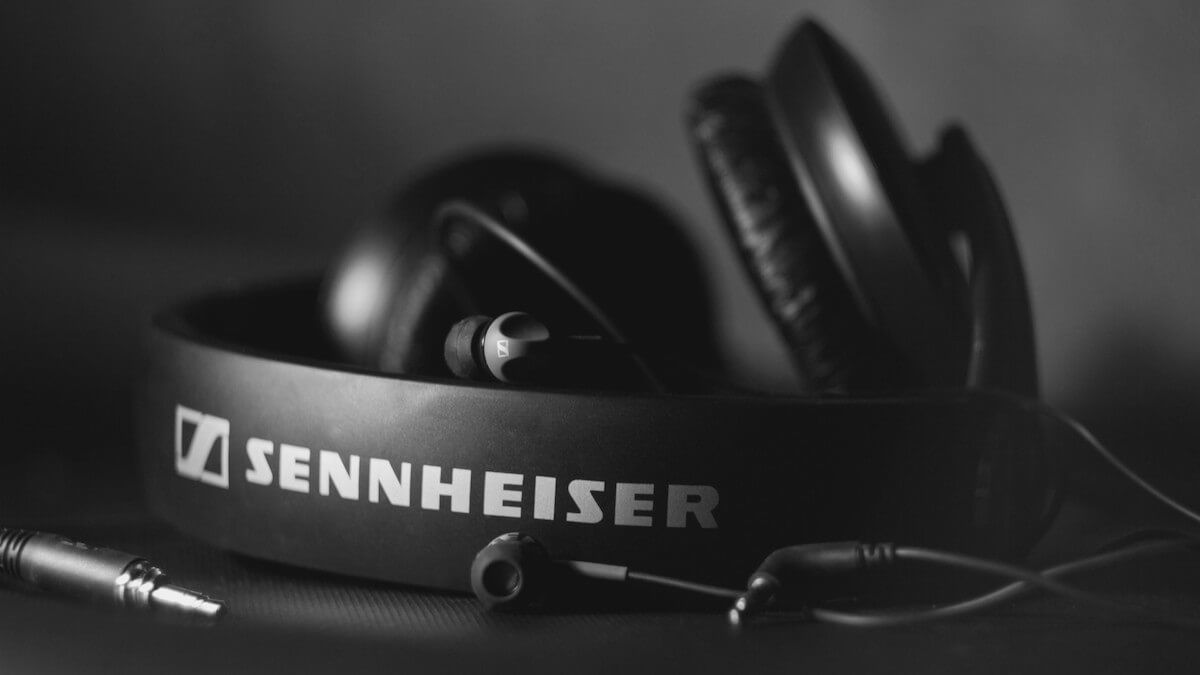 sennheiser-headphones-wallpaper-765-825-hd-wallpapers