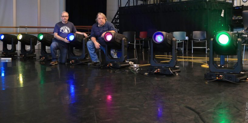La luminaria SolaFrame Theatre es uno de los productos más recientes de HES