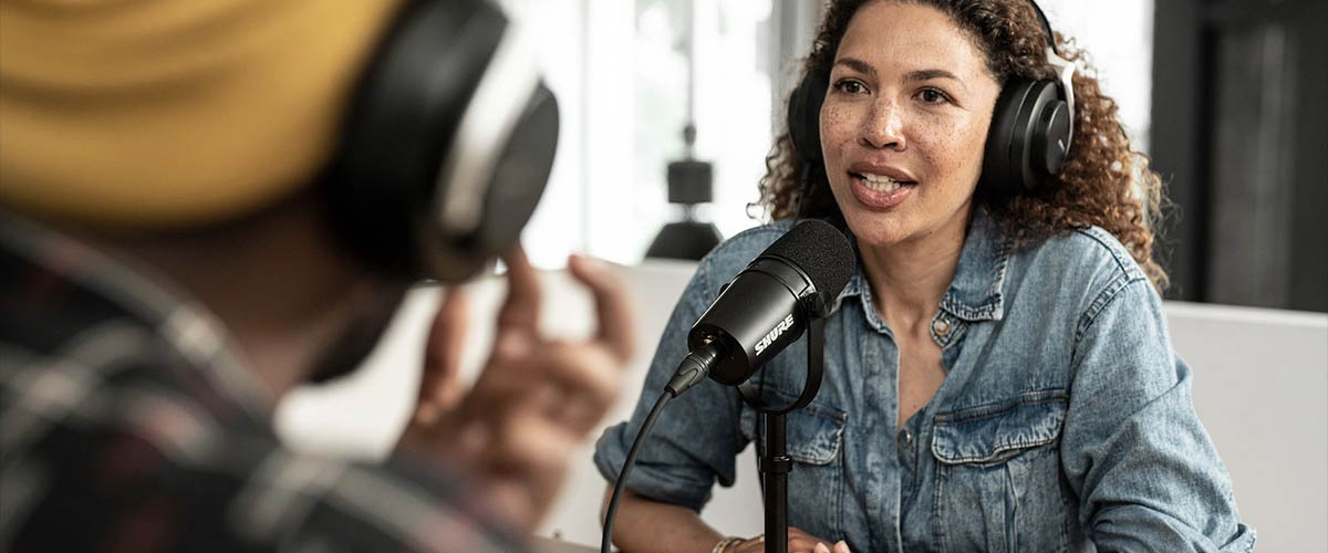 shure podcasts mujeres 1200×500