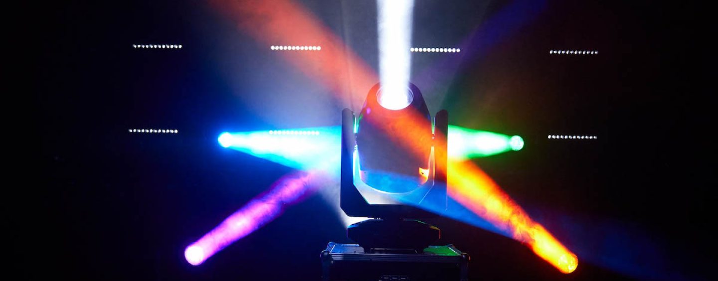 Cameo presenta luces enfocadas en eventos al aire libre y teatro