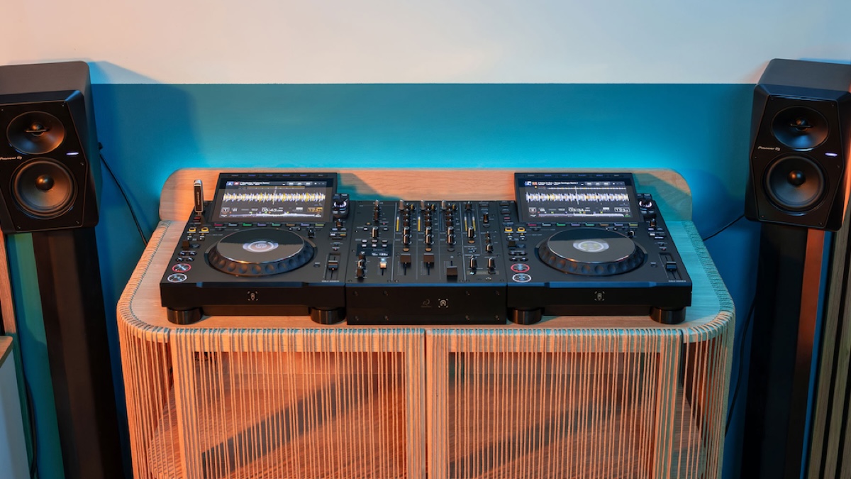 AlphaTheta DJM-V5 1200x675