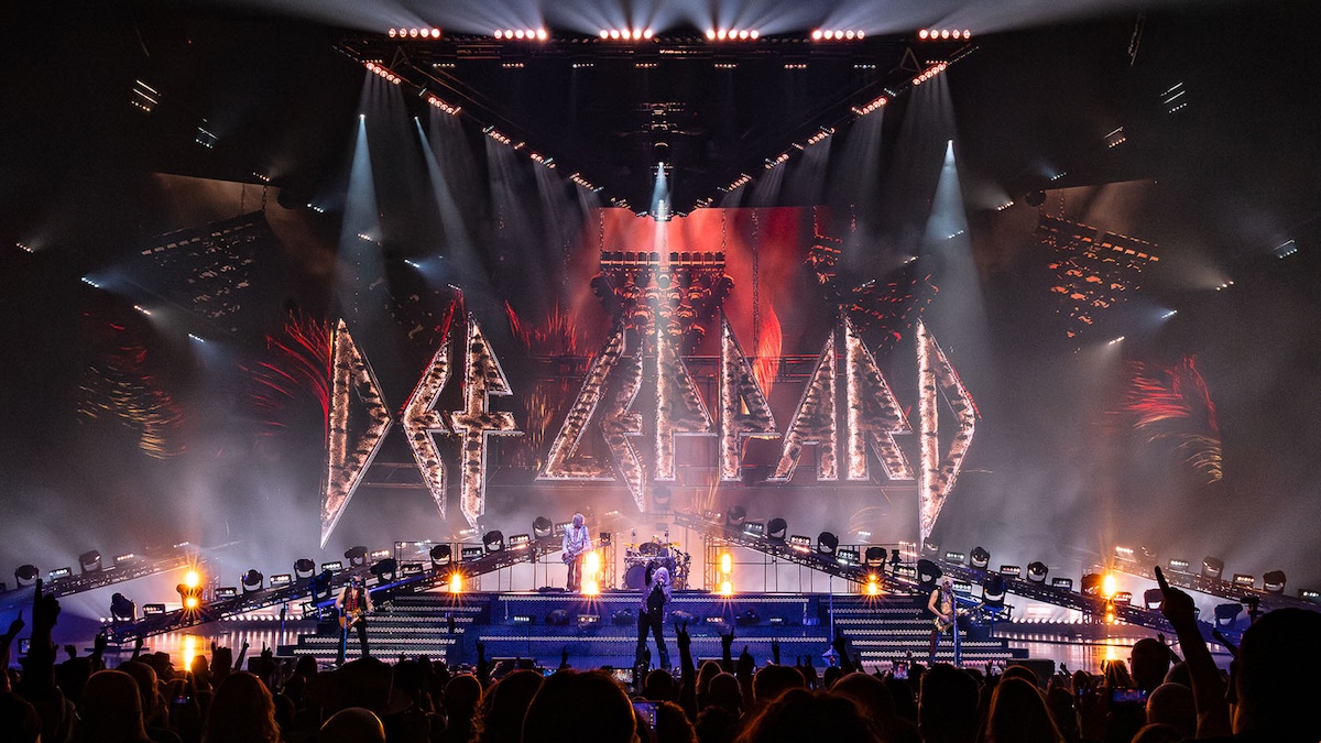 ROBE DEF LEPPARD 1200x675