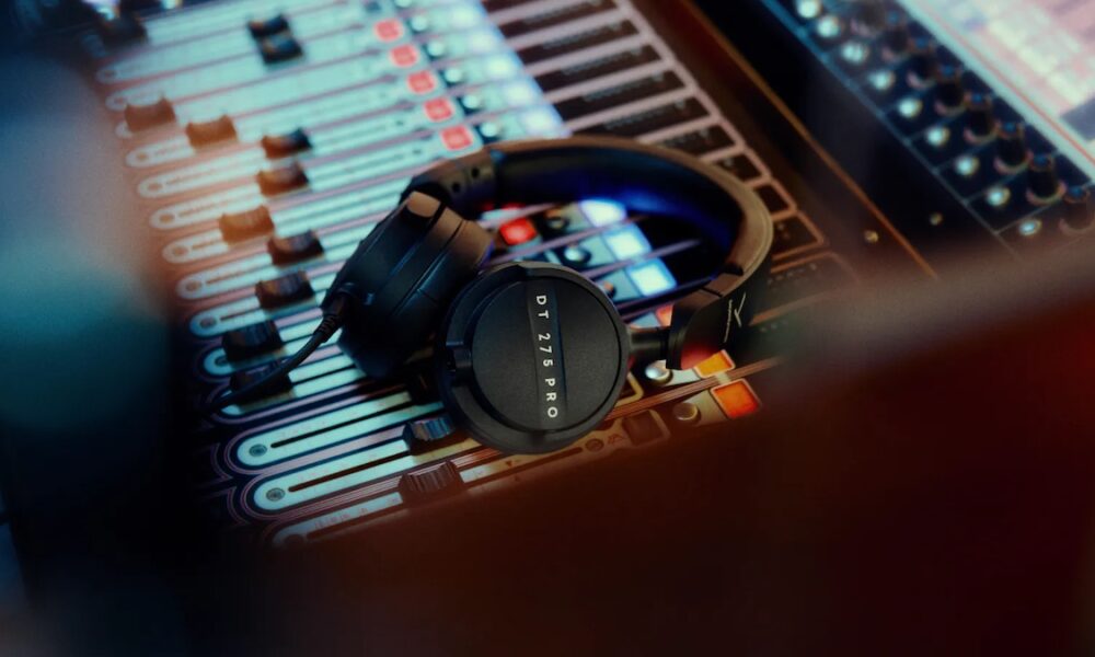 beyer dt 275 pro 1200x675